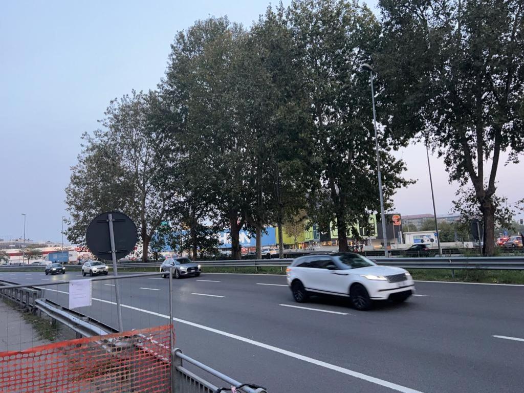 A Milano, 17 Minuti Dalla Stazione Centrale Fs Cinisello Balsamo Milan